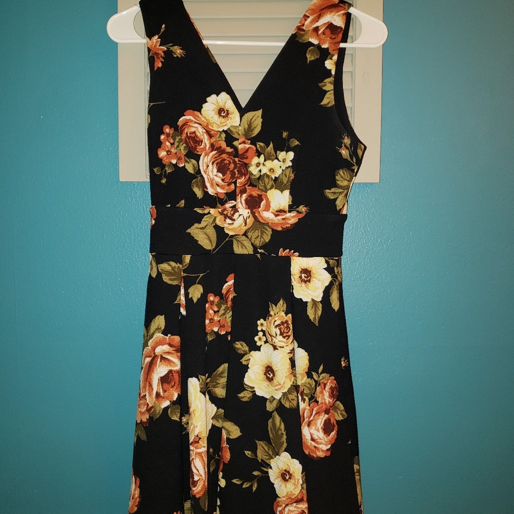 Knee length v neck/back dress